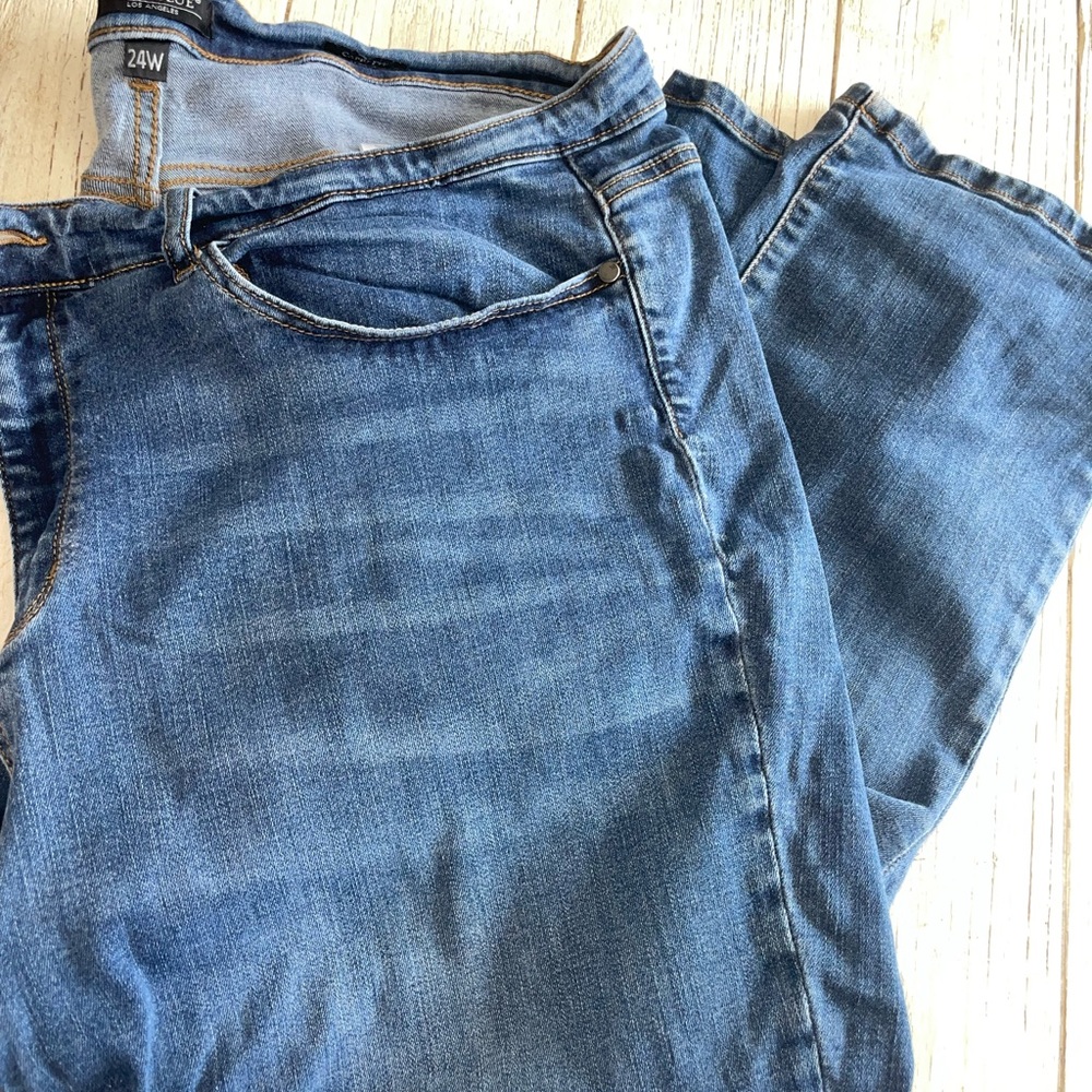 Judy Blue 24W denim straight leg crops